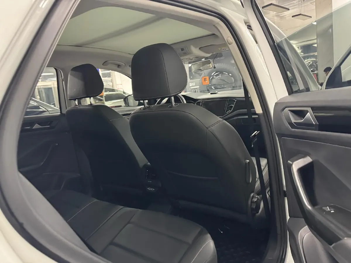 2021 Volkswagen T-Roc 1.4T 150HP L4 7DCT,autocango,china used car exporter,china ev exporter,chinese used car exporter,chinese used ev exporter