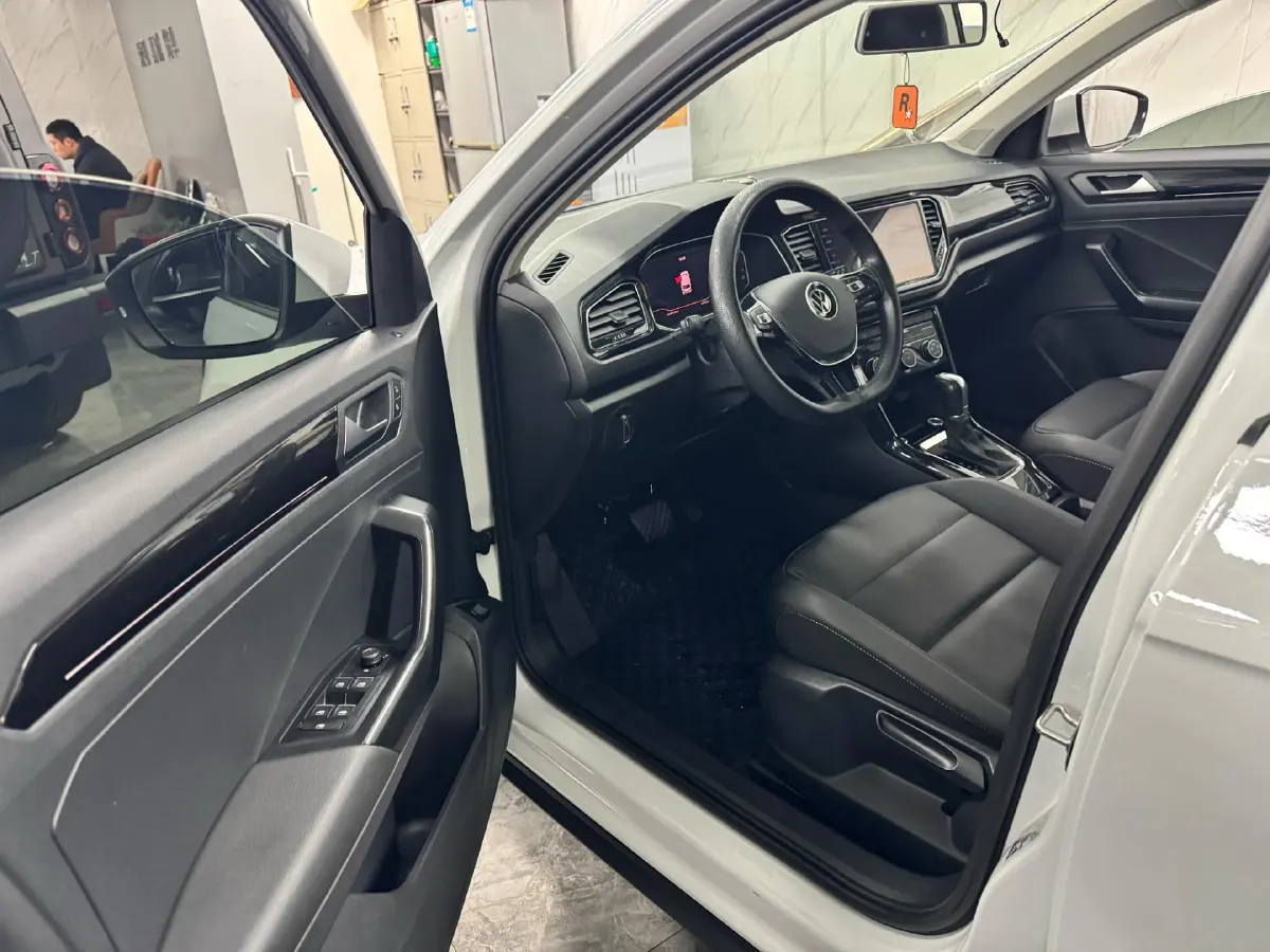 2021 Volkswagen T-Roc 1.4T 150HP L4 7DCT,autocango,china used car exporter,china ev exporter,chinese used car exporter,chinese used ev exporter