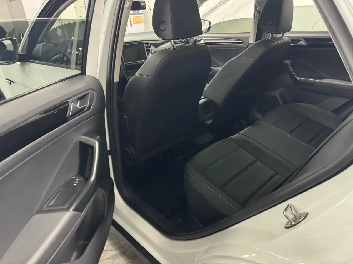 2021 Volkswagen T-Roc 1.4T 150HP L4 7DCT,autocango,china used car exporter,china ev exporter,chinese used car exporter,chinese used ev exporter