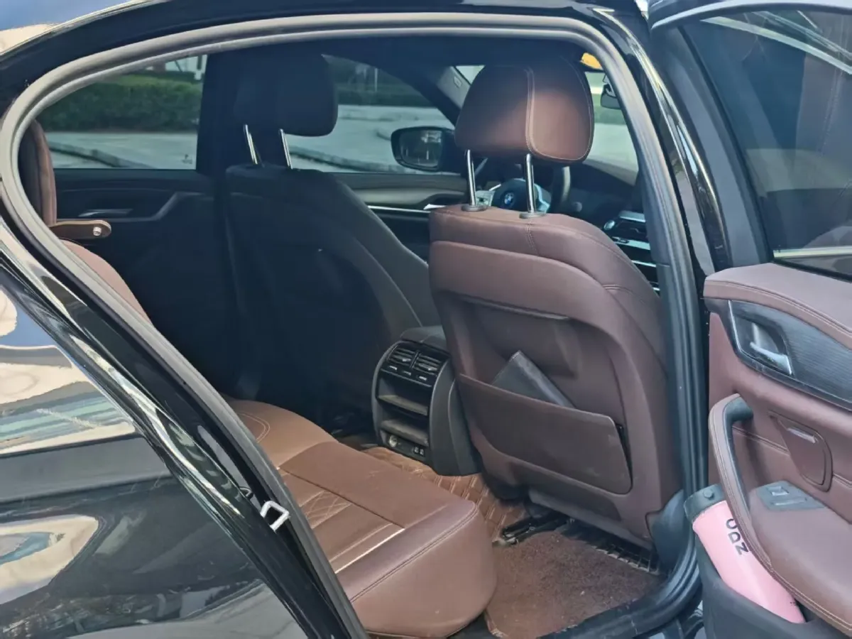 2022 BMW 5 Series 2.0T 184HP L4 8AT PHEV 17.7KWH,autocango,china used car exporter,china ev exporter,chinese used car exporter,chinese used ev exporter