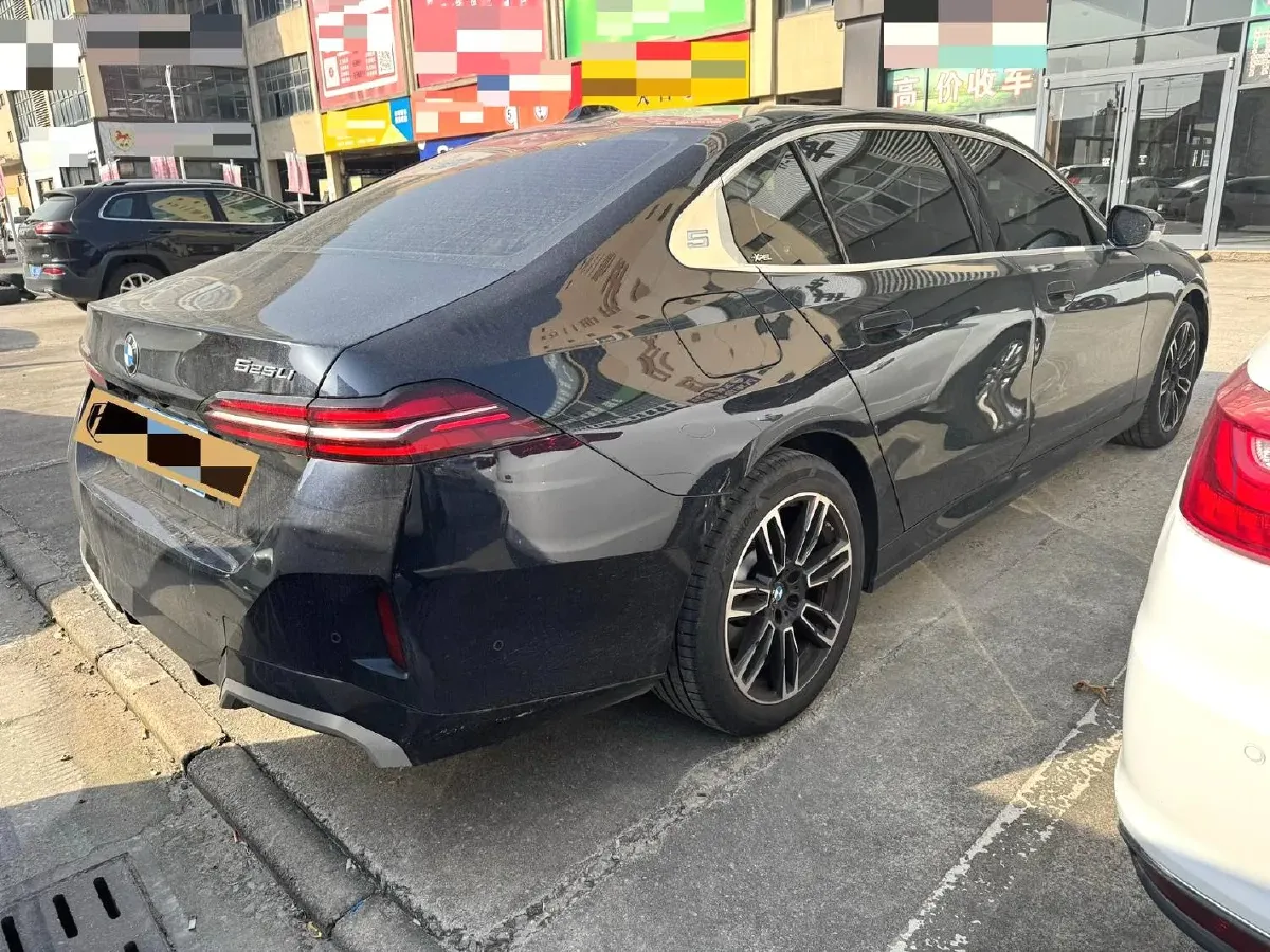 2024 BMW 5 Series 2.0T 190HP L4 8AT,autocango,china used car exporter,china ev exporter,chinese used car exporter,chinese used ev exporter
