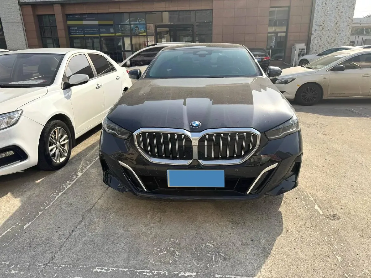 2024 BMW 5 Series 2.0T 190HP L4 8AT,autocango,china used car exporter,china ev exporter,chinese used car exporter,chinese used ev exporter
