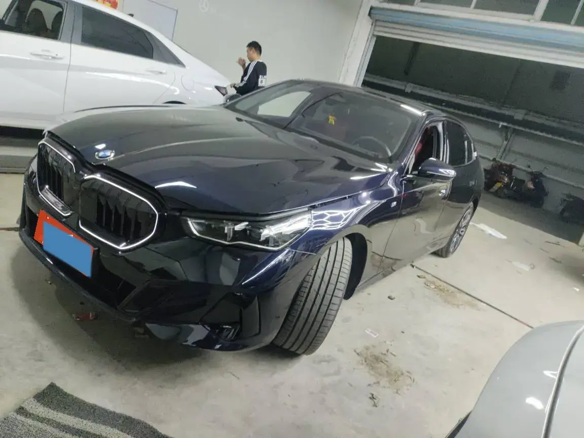 2025 BMW 5 Series 2.0T 258HP L4 8AT