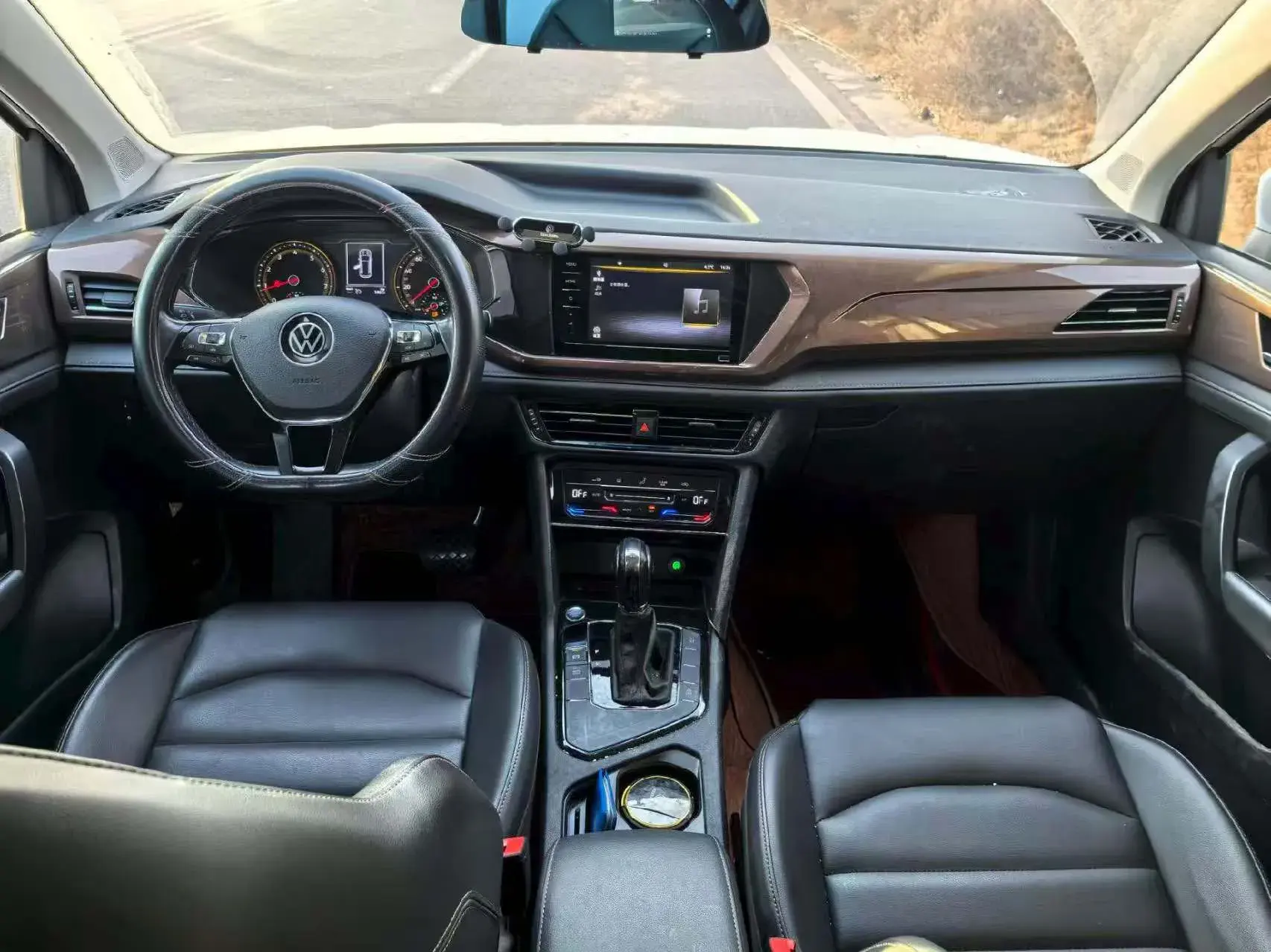 2021 VOLKSWAGEN THARU thumbnail 3