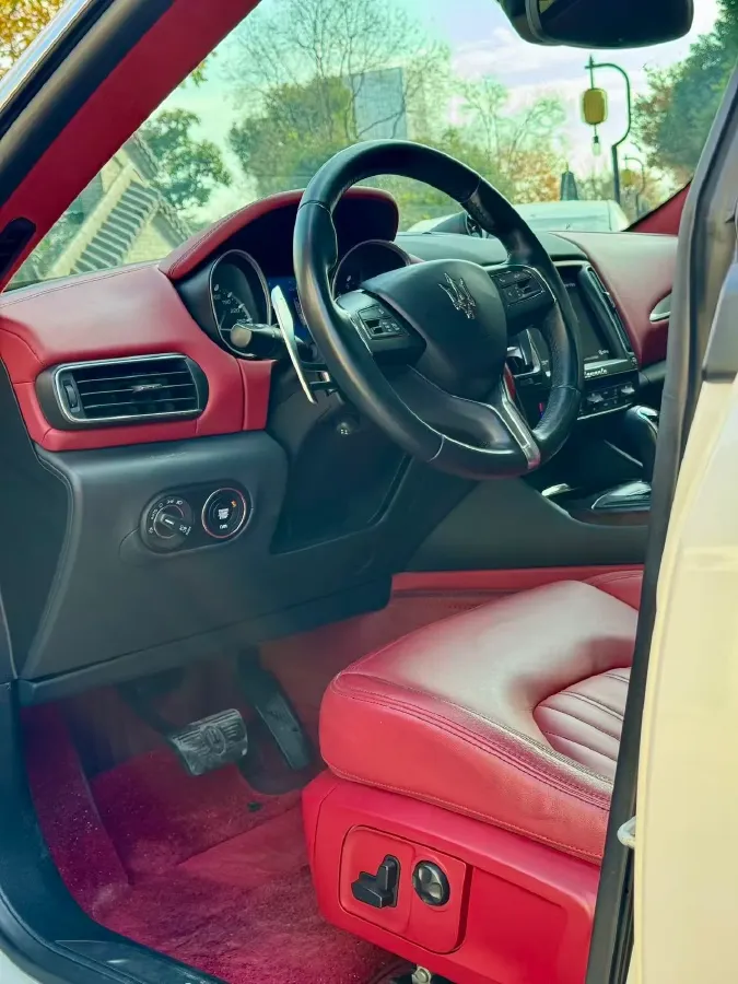 2018 Maserati Levante 3.0T 350HP V6 8AT,autocango,china used car exporter,china ev exporter,chinese used car exporter,chinese used ev exporter