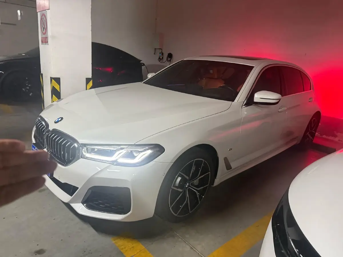 2022 BMW 5 Series 2.0T 252HP L4 8AT