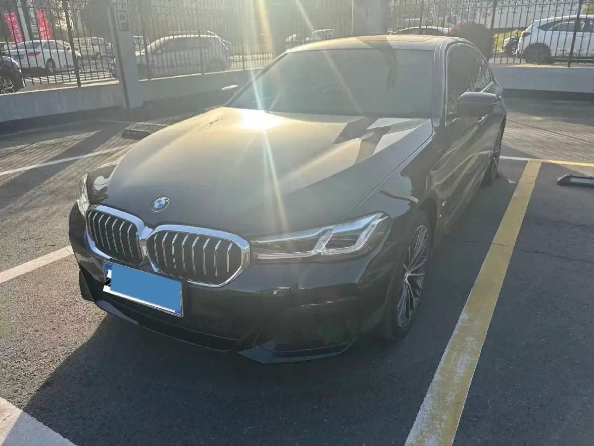 2022 BMW 5 Series 2.0T 252HP L4 8AT