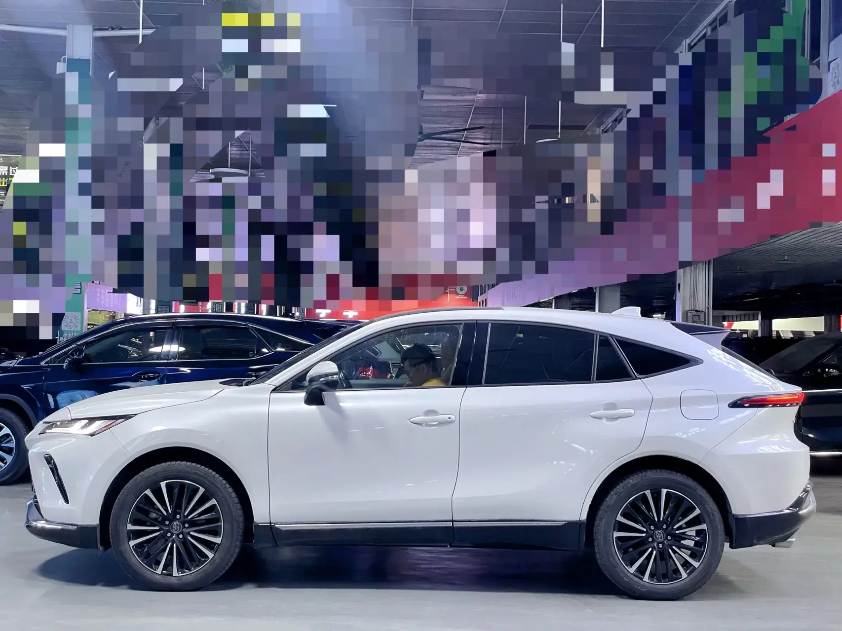 2023 TOYOTA VENZA thumbnail 3