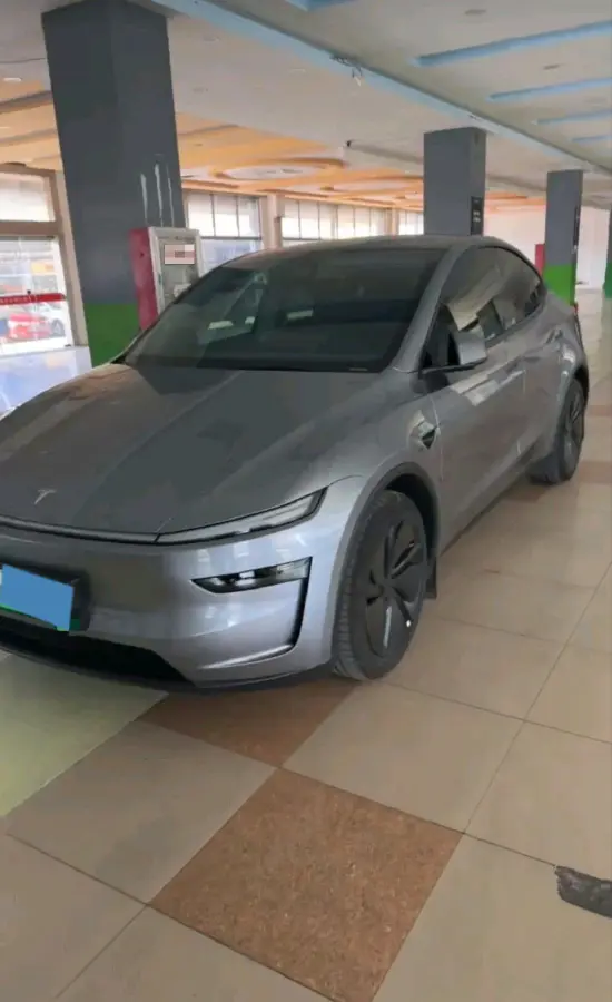 2025 Tesla Model Y BEV 78.4KWH