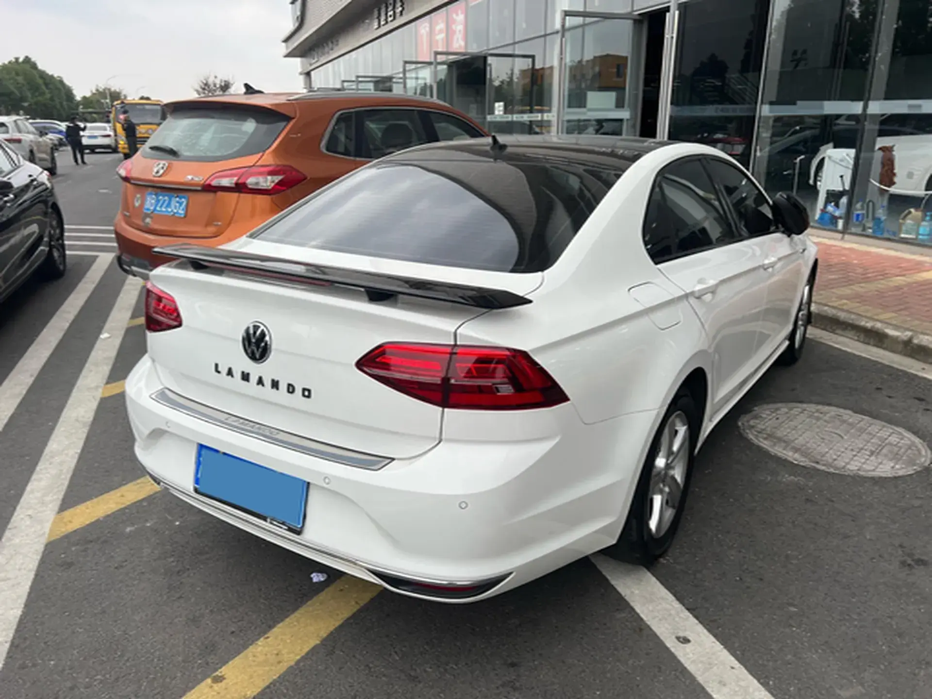 2019 VOLKSWAGEN T-CROSS thumbnail 2