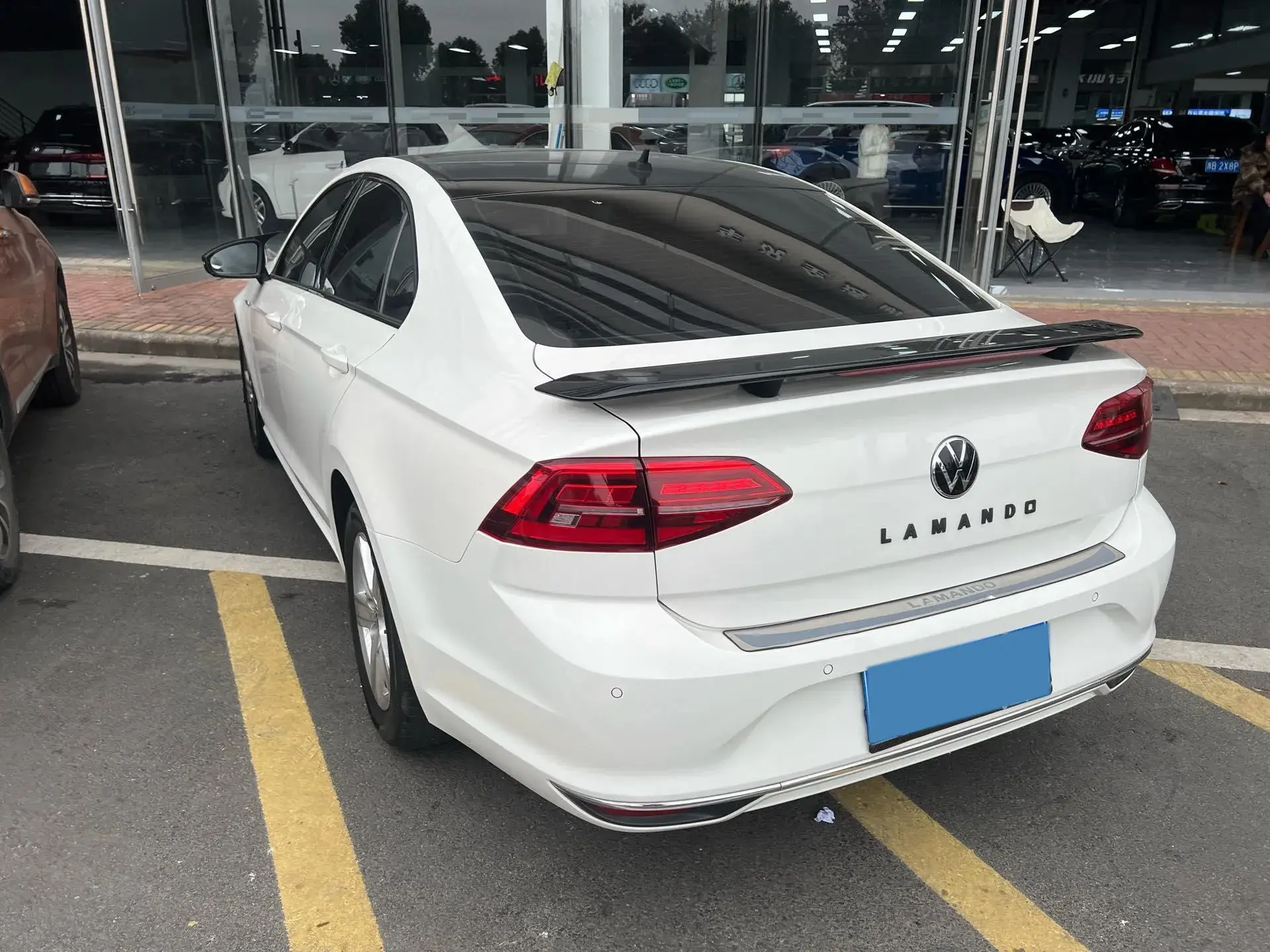 2019 VOLKSWAGEN T-CROSS thumbnail 4