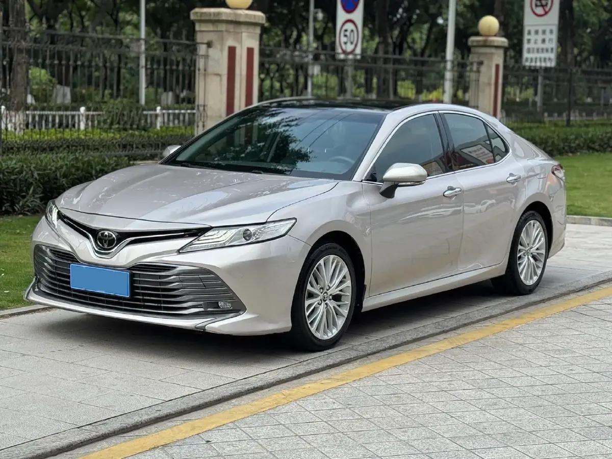 2019 Toyota Camry 2.5L 209HP L4 8AT