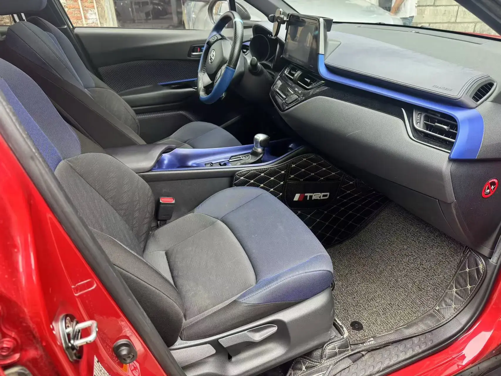 2018 TOYOTA C-HR thumbnail 3