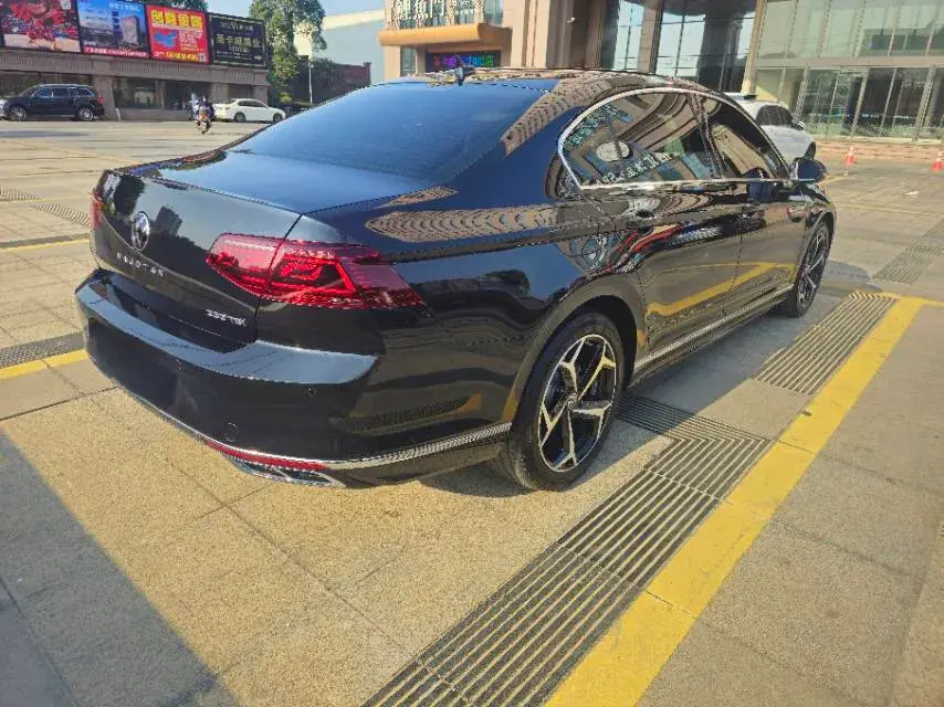 2023 VOLKSWAGEN MAGOTAN thumbnail 3