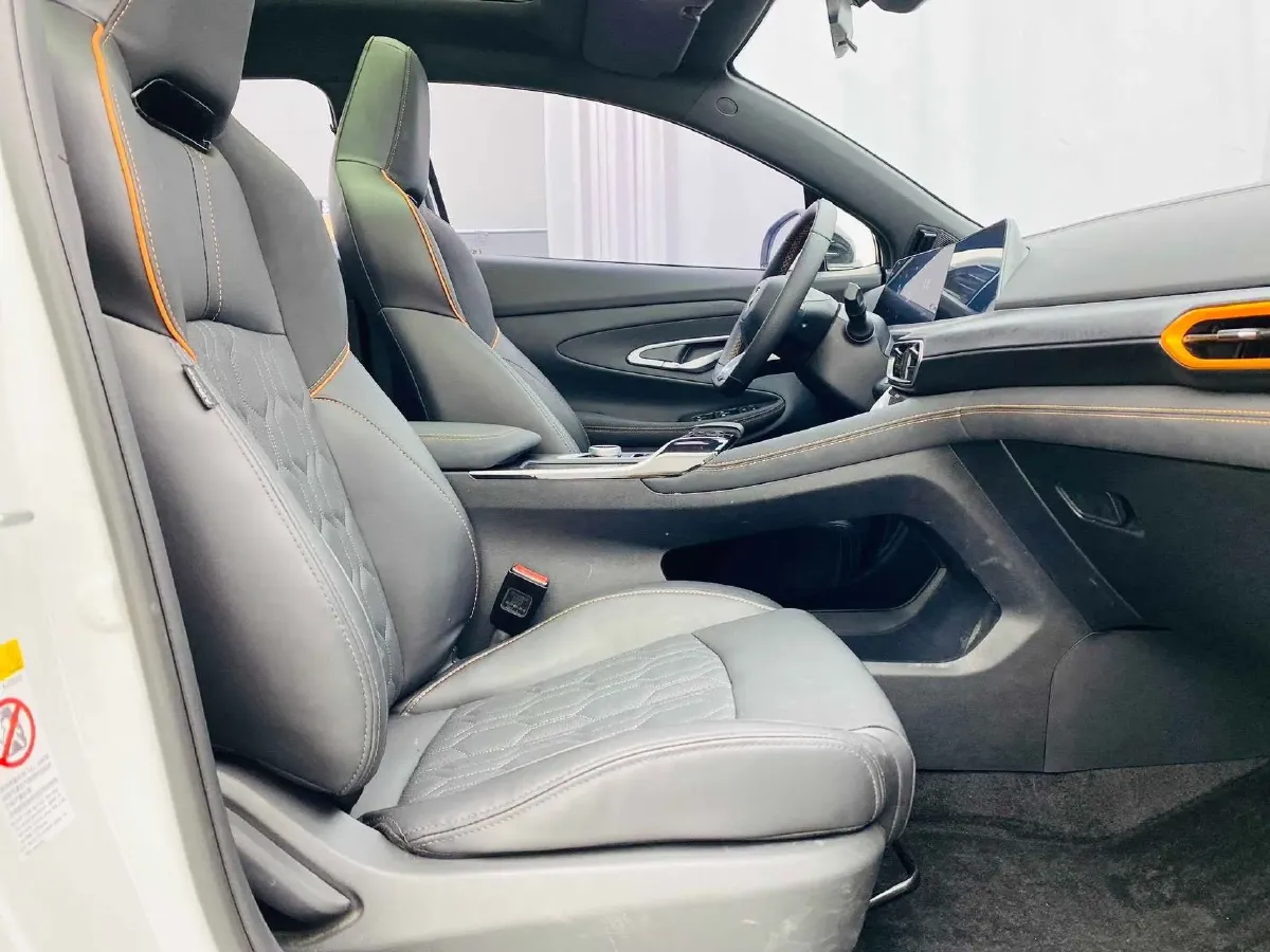 2022 ChangAn UNI-T 1.5T 188HP L4 7DCT,autocango,china used car exporter,china ev exporter,chinese used car exporter,chinese used ev exporter