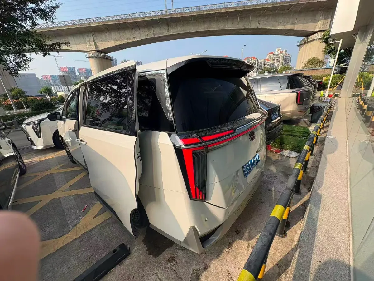 2023 GAC Trumpchi M8 2.0T 190HP L4 E-CVT Hybrid,autocango,china used car exporter,china ev exporter,chinese used car exporter,chinese used ev exporter