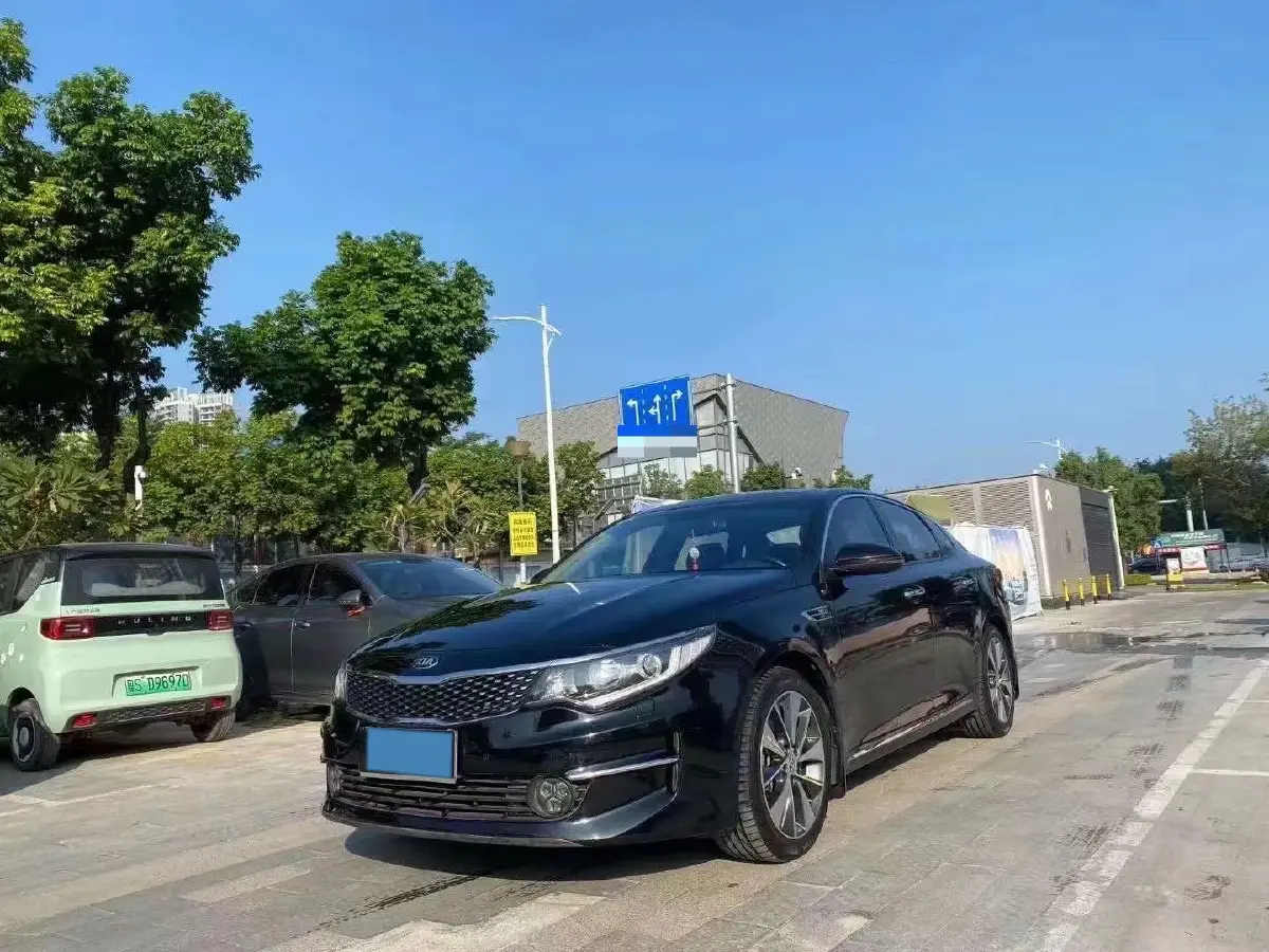 2017 Kia K5 2.0L 161HP L4 6AT