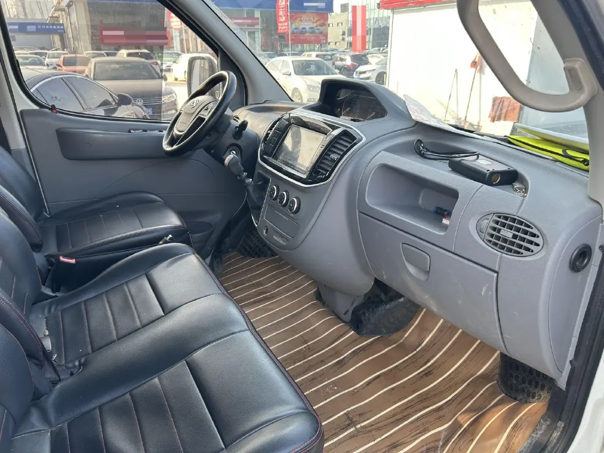 2021 MAXUS XinTu V80 2.0T 139HP L4 6MT,autocango,china used car exporter,china ev exporter,chinese used car exporter,chinese used ev exporter