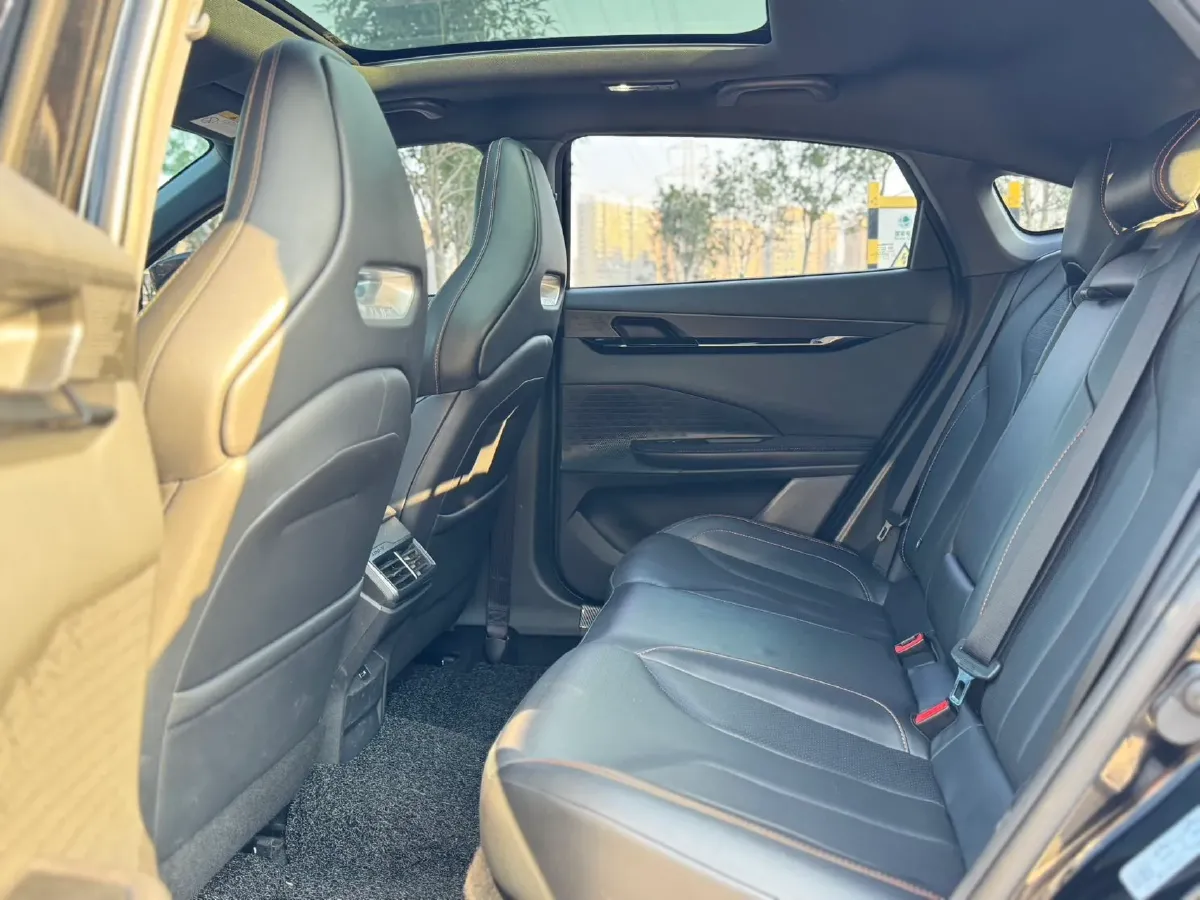 2022 ChangAn UNI-V 2.0T 233HP L4 8AT,autocango,china used car exporter,china ev exporter,chinese used car exporter,chinese used ev exporter