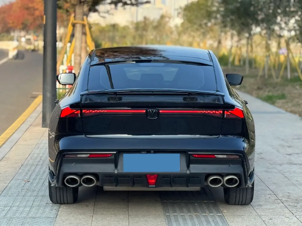 2022 ChangAn UNI-V 2.0T 233HP L4 8AT,autocango,china used car exporter,china ev exporter,chinese used car exporter,chinese used ev exporter