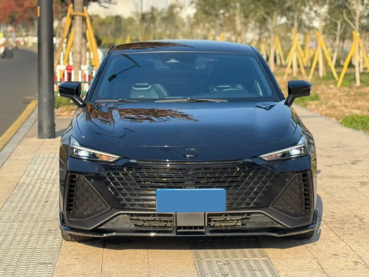 2022 ChangAn UNI-V 2.0T 233HP L4 8AT,autocango,china used car exporter,china ev exporter,chinese used car exporter,chinese used ev exporter