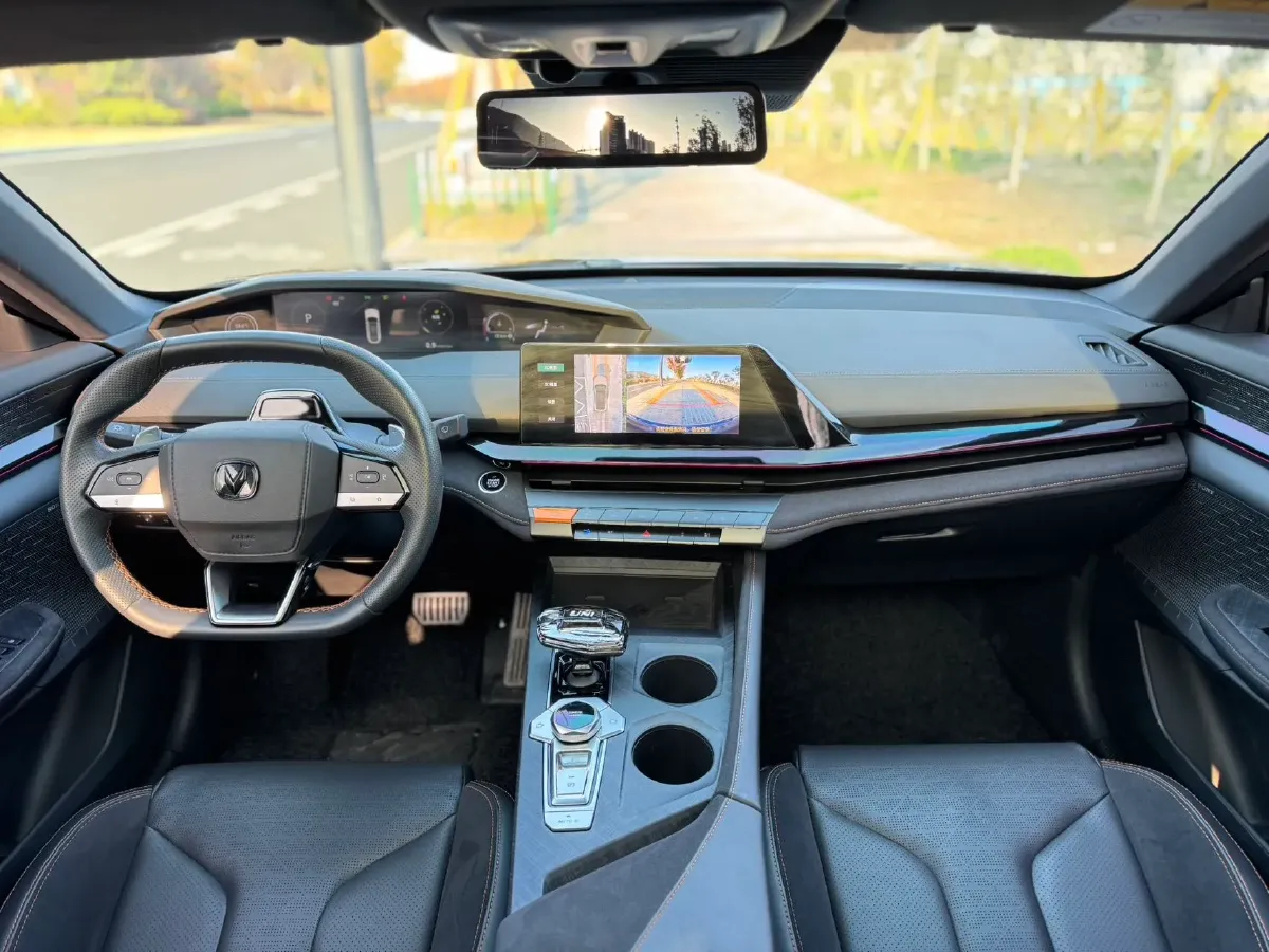 2022 ChangAn UNI-V 2.0T 233HP L4 8AT,autocango,china used car exporter,china ev exporter,chinese used car exporter,chinese used ev exporter