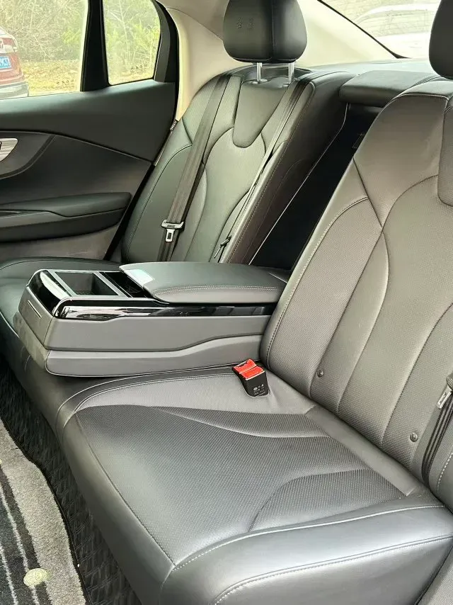 2024 HongQi E-QM5 BEV 72KWH,autocango,china used car exporter,china ev exporter,chinese used car exporter,chinese used ev exporter