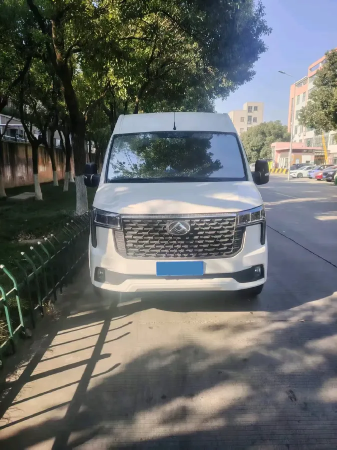 2023 MAXUS XinTu V80 2.0T 127HP L4 6MT,autocango,china used car exporter,china ev exporter,chinese used car exporter,chinese used ev exporter