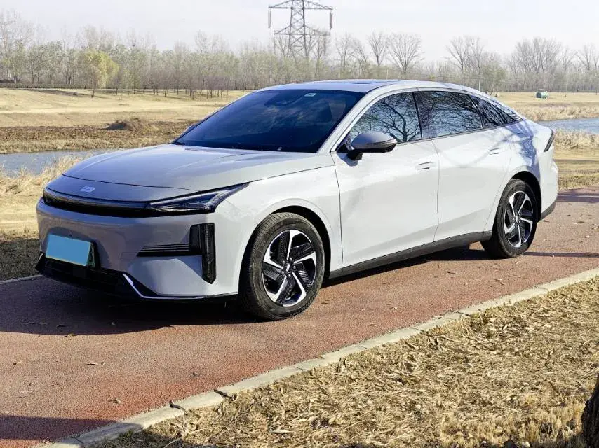 2024 Geely Galaxy L6 1.5T 163HP L4 3DHT PHEV