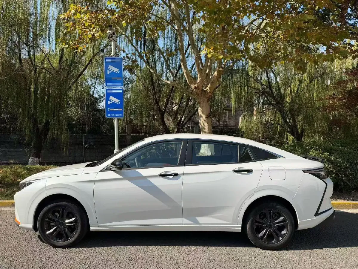2023 DongFeng Aeolus YiXuan 1.5L 125HP L4 6DCT,autocango,china used car exporter,china ev exporter,chinese used car exporter,chinese used ev exporter