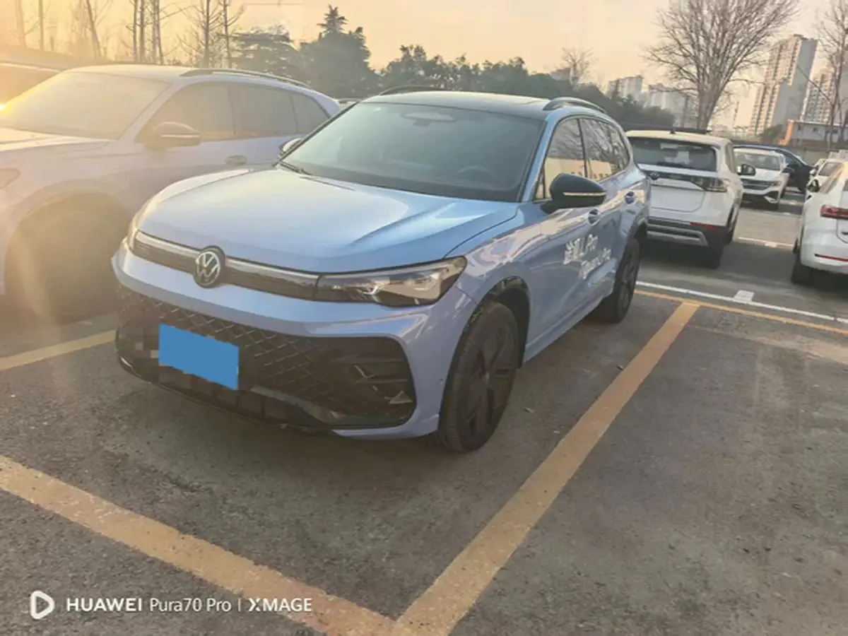 2024 Volkswagen Tiguan L 2.0T 220HP L4 7DCT