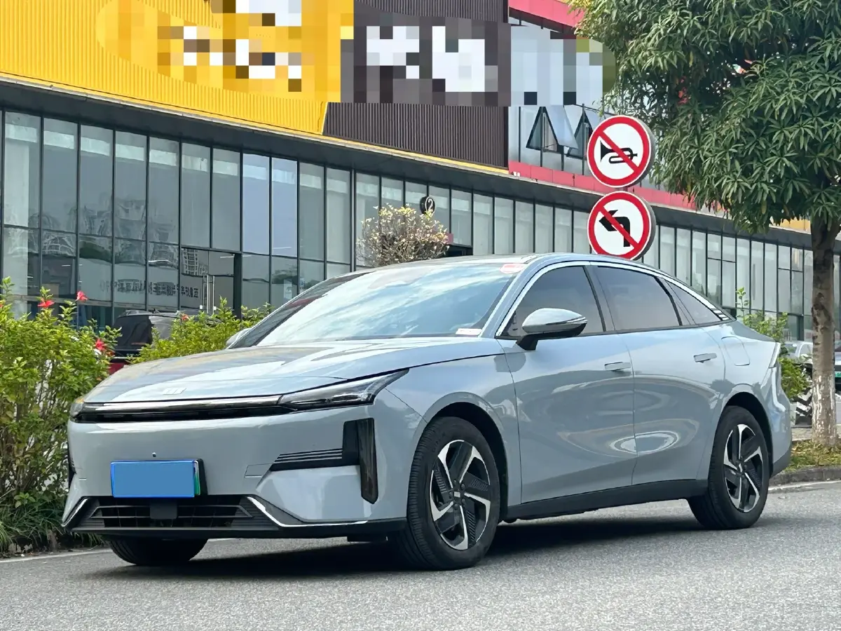 2024 Geely Galaxy L6 1.5T 163HP L4 3DHT PHEV