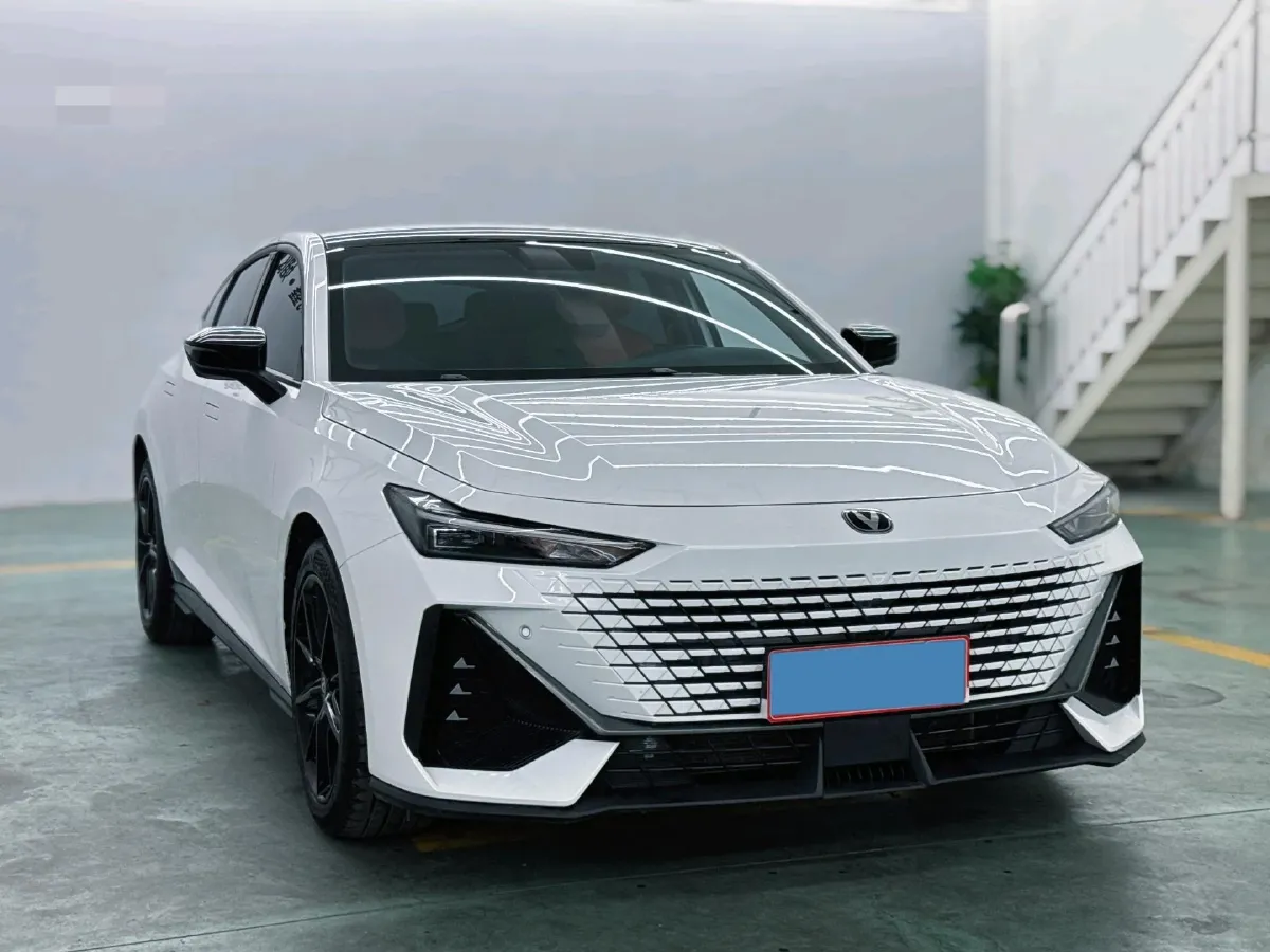 2022 ChangAn UNI-V 1.5T 188HP L4 7DCT,autocango,china used car exporter,china ev exporter,chinese used car exporter,chinese used ev exporter