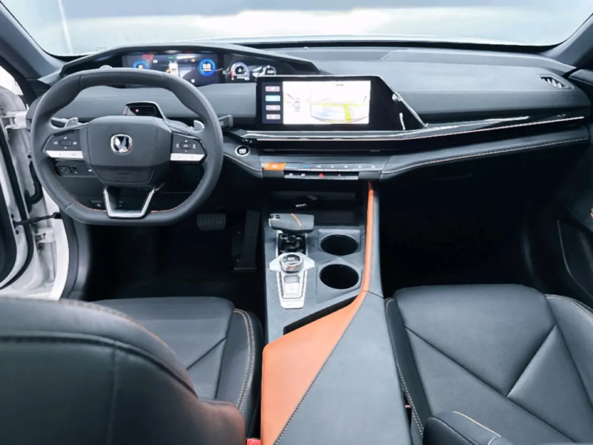 2022 ChangAn UNI-V 1.5T 188HP L4 7DCT,autocango,china used car exporter,china ev exporter,chinese used car exporter,chinese used ev exporter