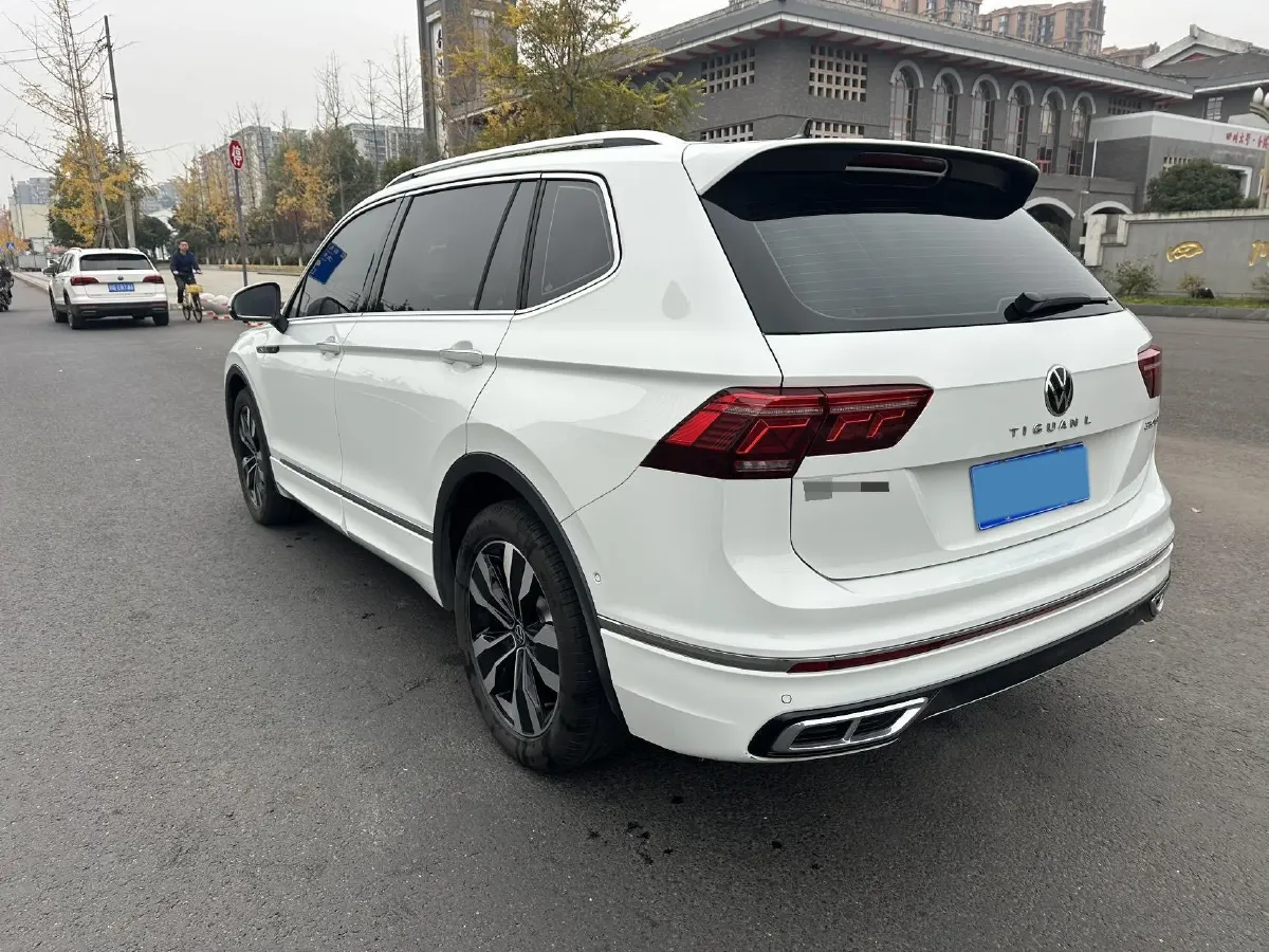 2024 Volkswagen Tiguan L 2.0T 186HP L4 7DCT,autocango,china used car exporter,china ev exporter,chinese used car exporter,chinese used ev exporter