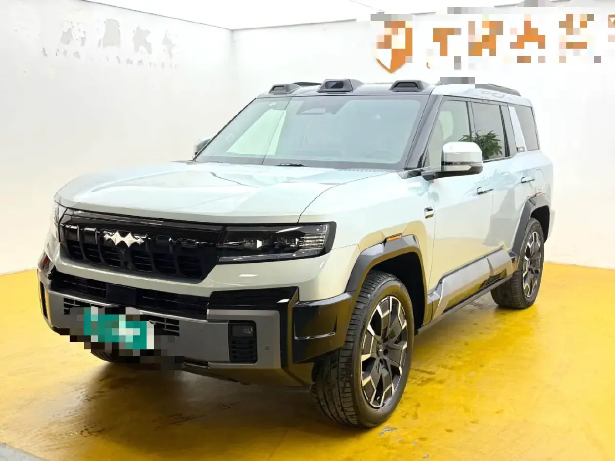 2025 FangChengBao Bao 8 2.0T 245HP L4 E-CVT PHEV 36.8KWH