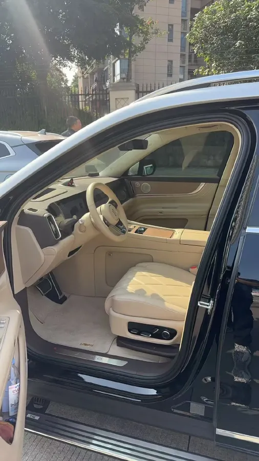 2025 AITO AITO M9 REEV 160HP REEV 52KWH,autocango,china used car exporter,china ev exporter,chinese used car exporter,chinese used ev exporter