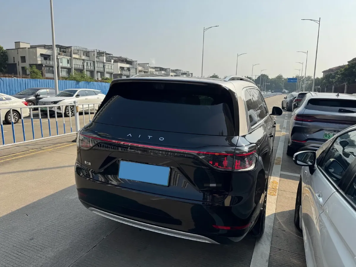 2025 AITO AITO M9 REEV 160HP REEV 52KWH,autocango,china used car exporter,china ev exporter,chinese used car exporter,chinese used ev exporter