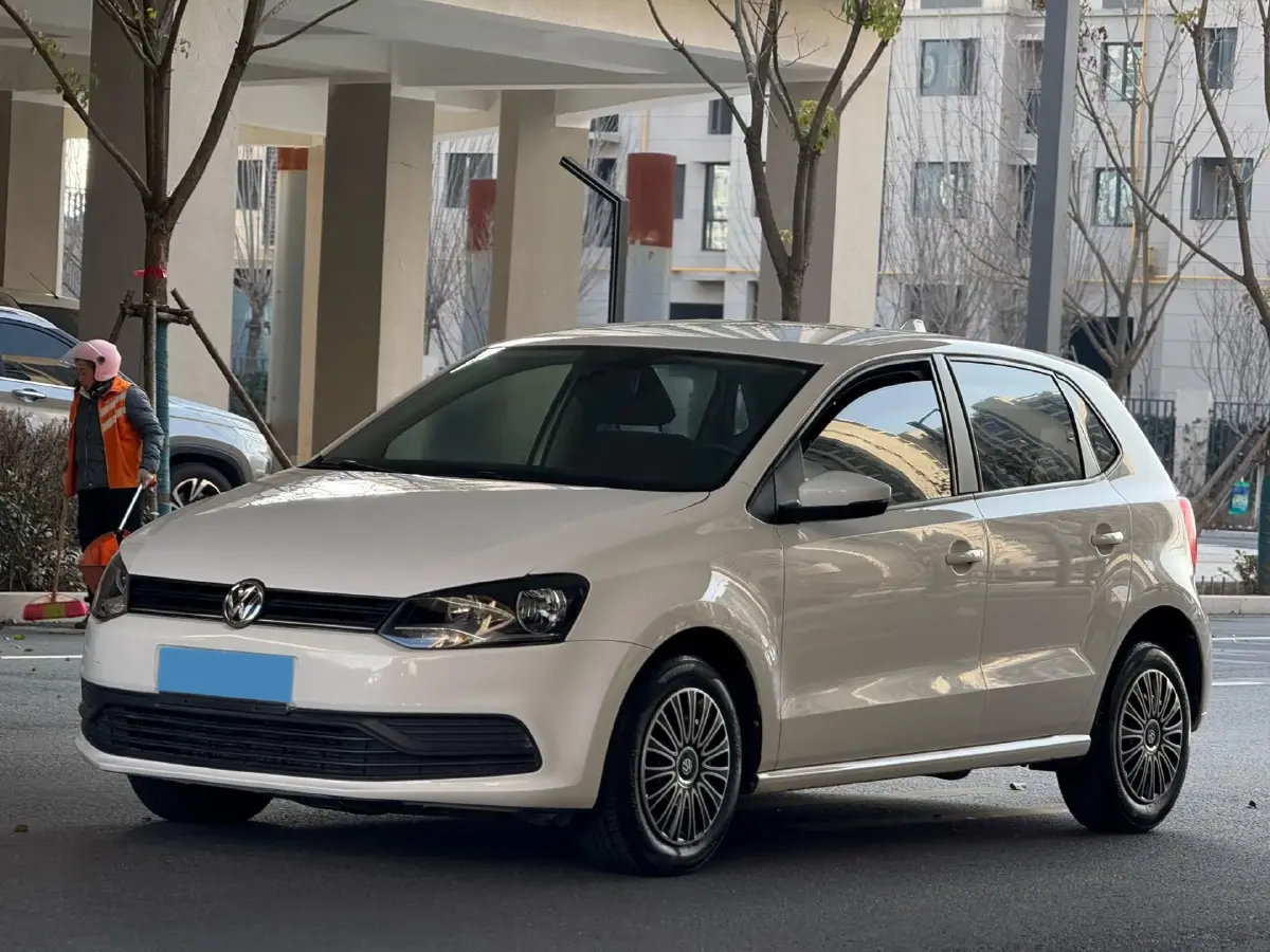 2016 Volkswagen Polo 1.4L 90HP L4 6AT