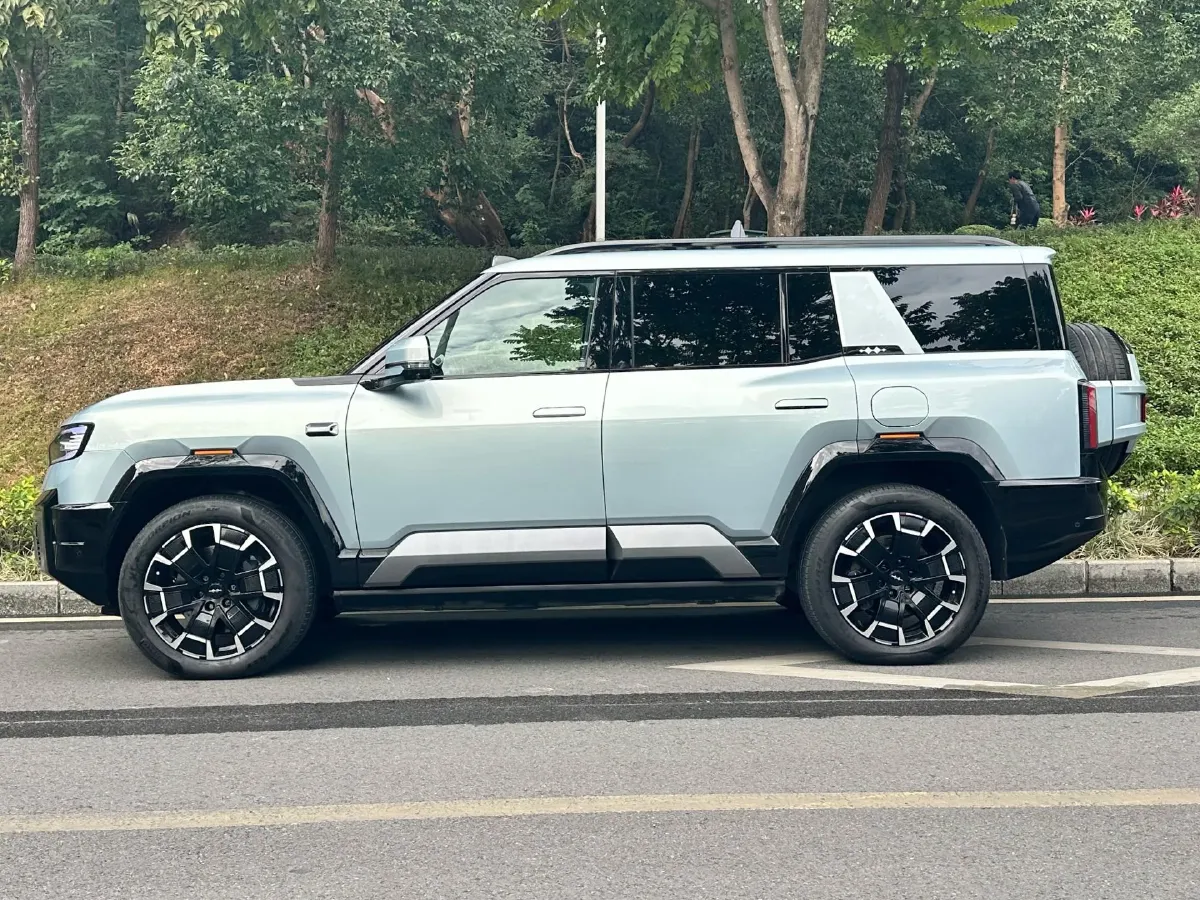 2025 FangChengBao Bao 8 2.0T 245HP L4 E-CVT PHEV 36.8KWH,autocango,china used car exporter,china ev exporter,chinese used car exporter,chinese used ev exporter