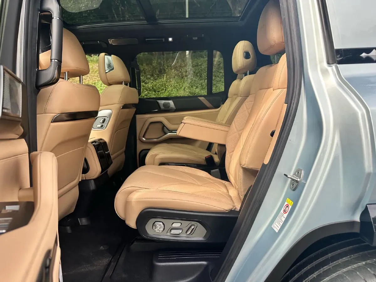 2025 FangChengBao Bao 8 2.0T 245HP L4 E-CVT PHEV 36.8KWH,autocango,china used car exporter,china ev exporter,chinese used car exporter,chinese used ev exporter