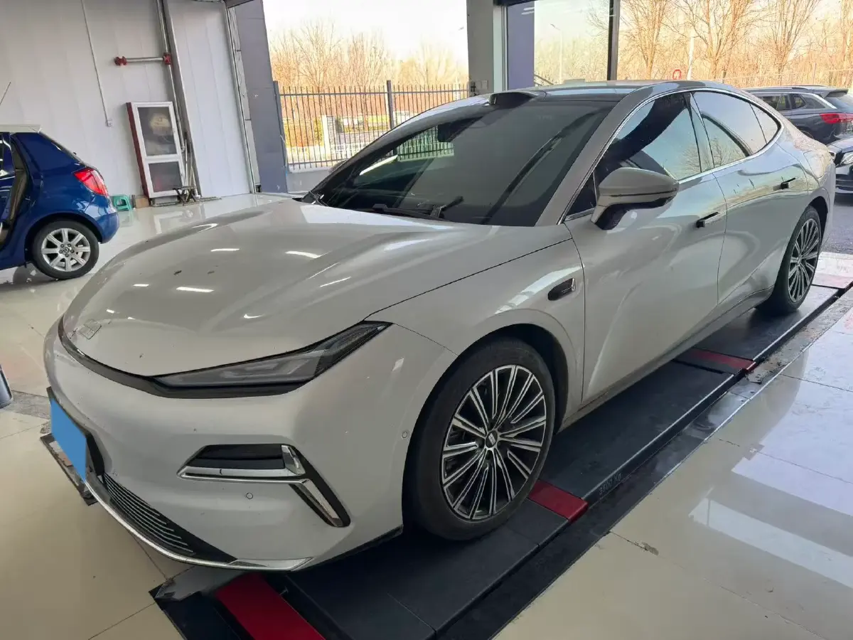 2025 Geely Galaxy Starshine 8 1.5T 163HP L4 3DHT PHEV 27.69KWH