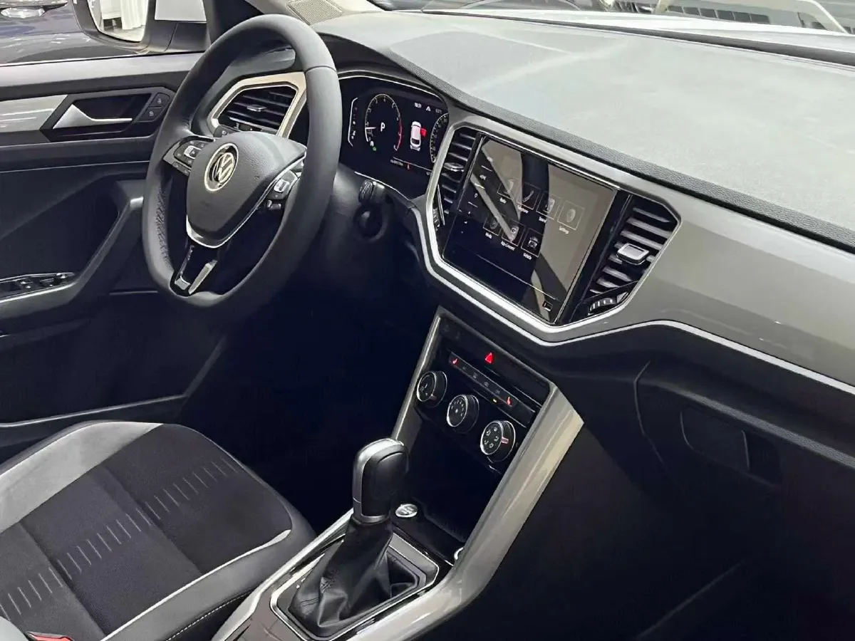 2022 Volkswagen T-Roc 1.4T 150HP L4 7DCT,autocango,china used car exporter,china ev exporter,chinese used car exporter,chinese used ev exporter