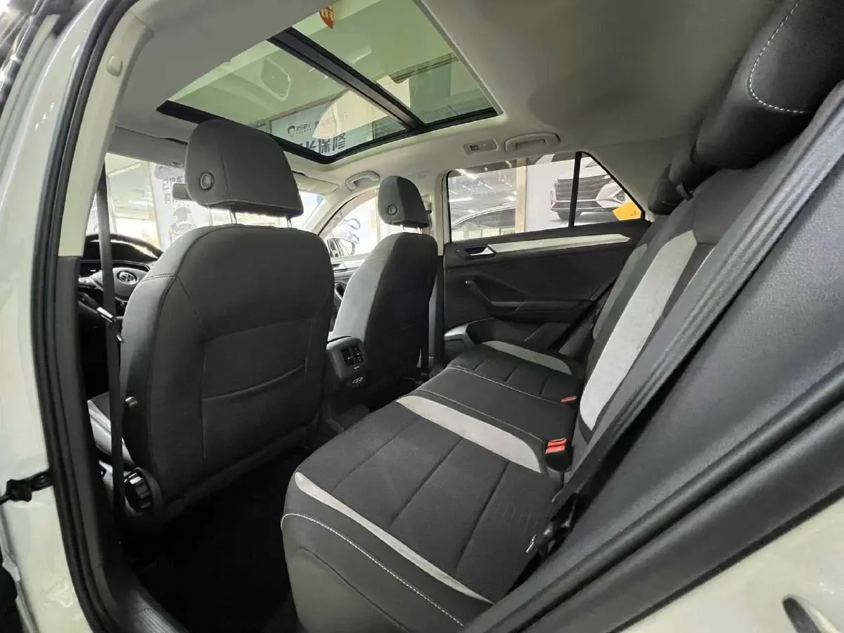 2022 Volkswagen T-Roc 1.4T 150HP L4 7DCT,autocango,china used car exporter,china ev exporter,chinese used car exporter,chinese used ev exporter
