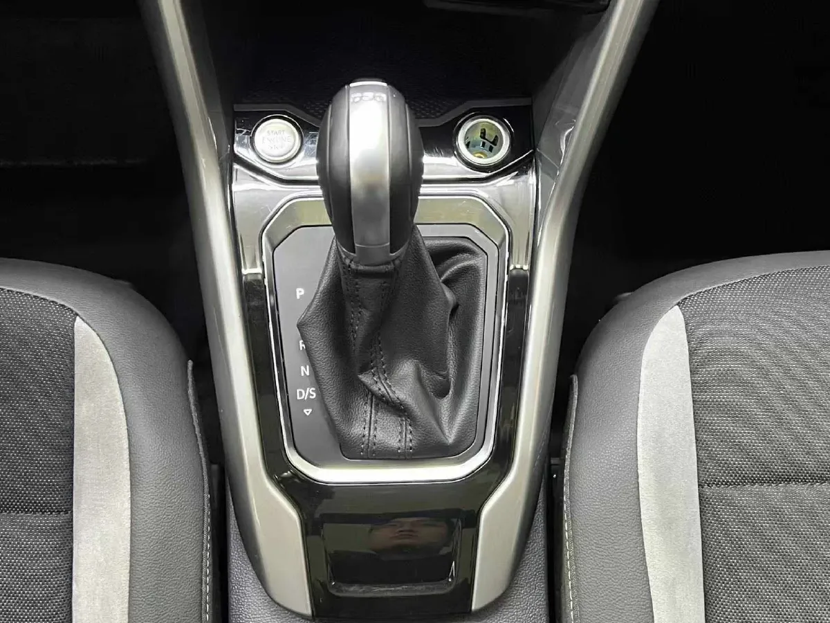 2022 Volkswagen T-Roc 1.4T 150HP L4 7DCT,autocango,china used car exporter,china ev exporter,chinese used car exporter,chinese used ev exporter