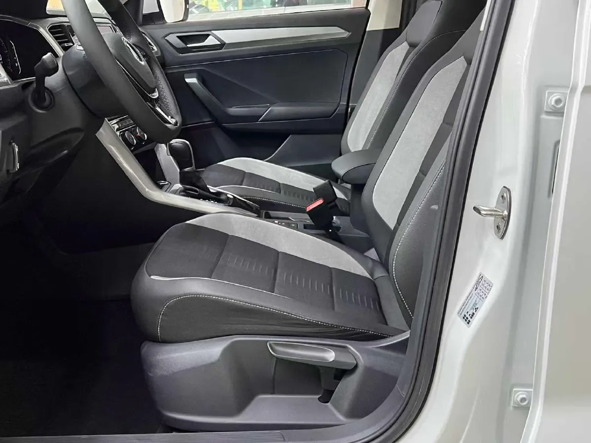 2022 Volkswagen T-Roc 1.4T 150HP L4 7DCT,autocango,china used car exporter,china ev exporter,chinese used car exporter,chinese used ev exporter