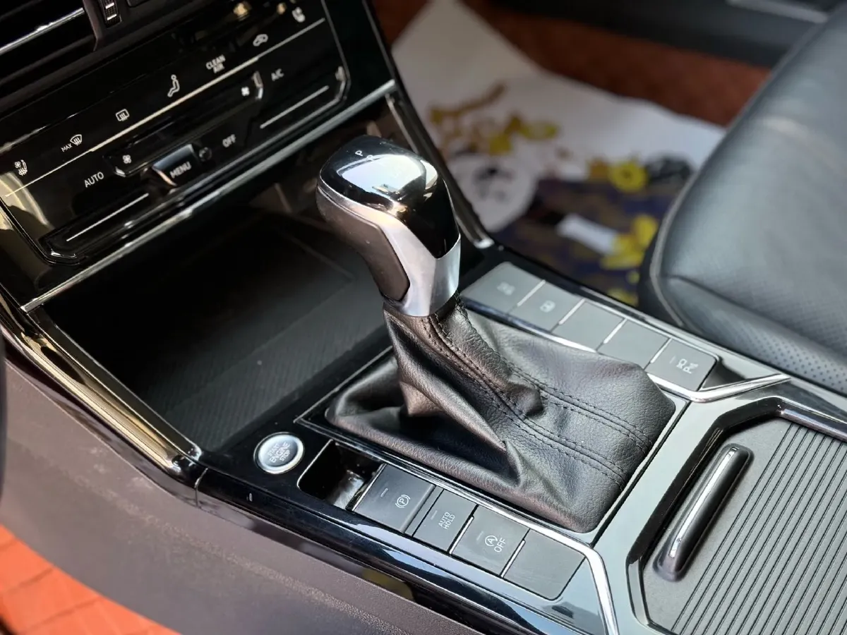 2020 Volkswagen Passat 2.0T 220HP L4 7DCT,autocango,china used car exporter,china ev exporter,chinese used car exporter,chinese used ev exporter