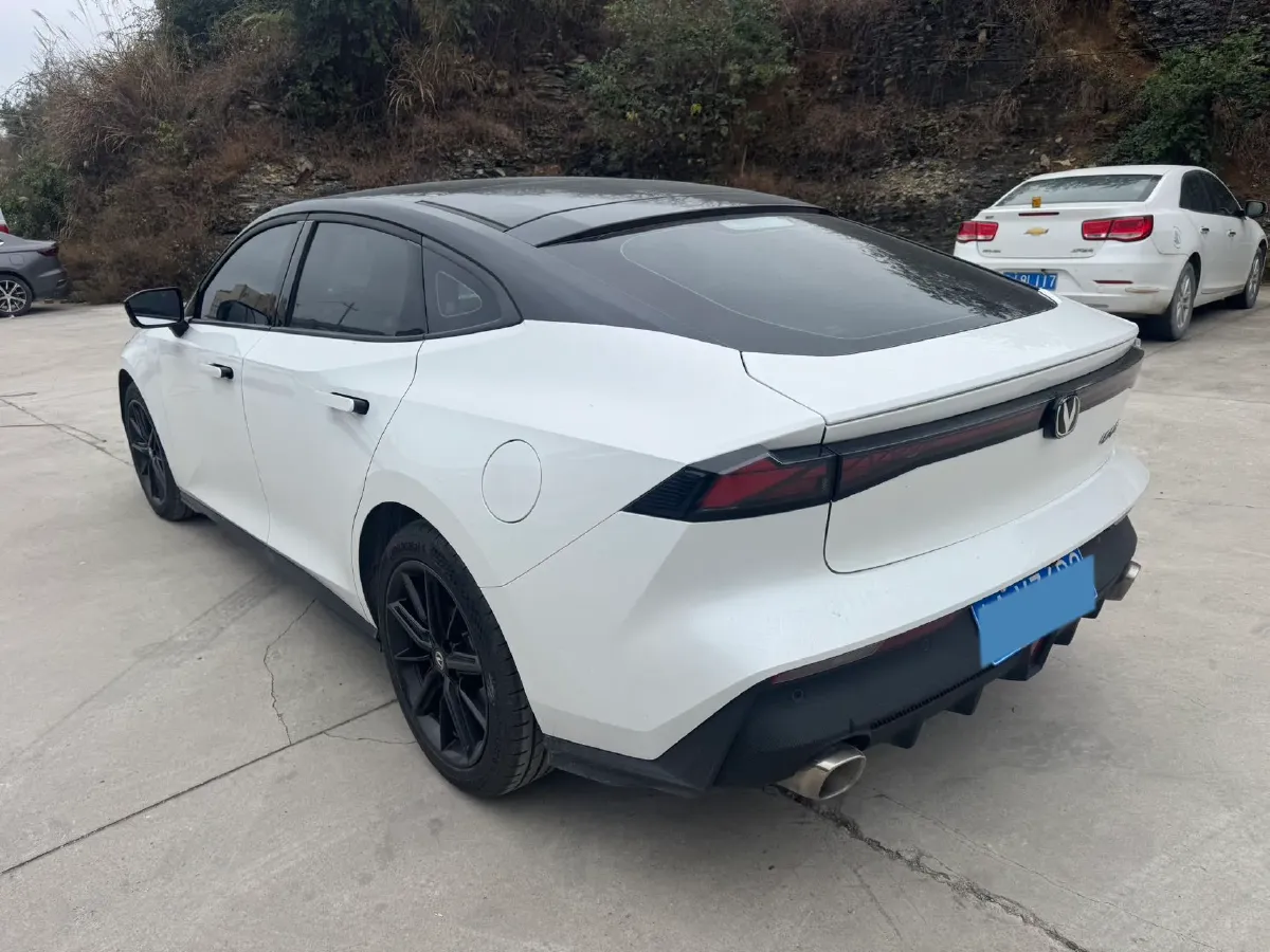 2023 ChangAn UNI-V 1.5T 188HP L4 7DCT,autocango,china used car exporter,china ev exporter,chinese used car exporter,chinese used ev exporter