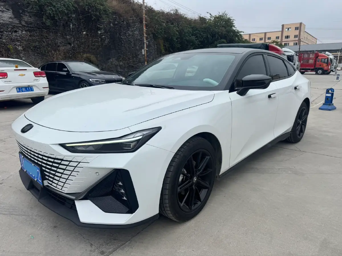 2023 ChangAn UNI-V 1.5T 188HP L4 7DCT