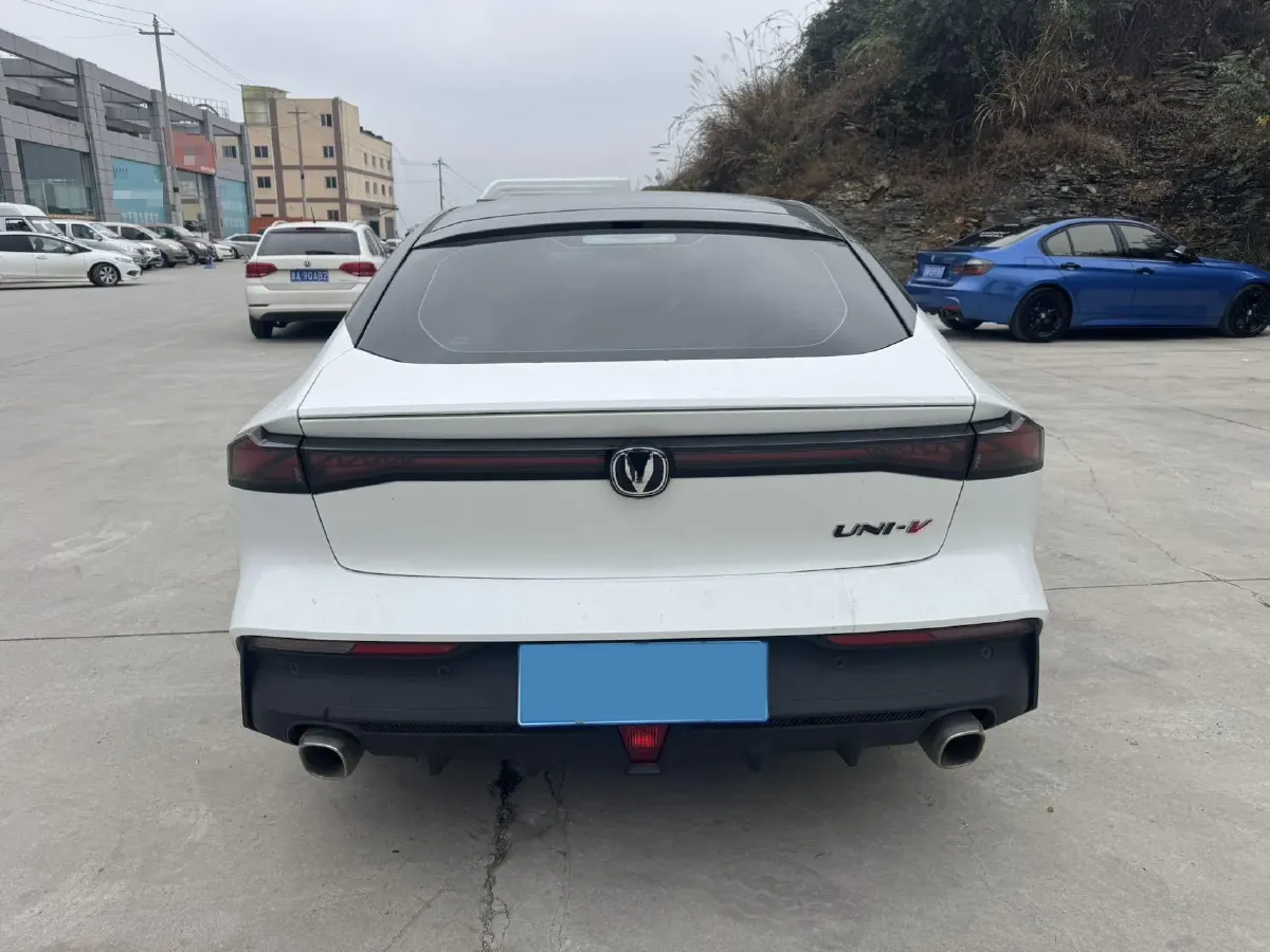2023 ChangAn UNI-V 1.5T 188HP L4 7DCT,autocango,china used car exporter,china ev exporter,chinese used car exporter,chinese used ev exporter